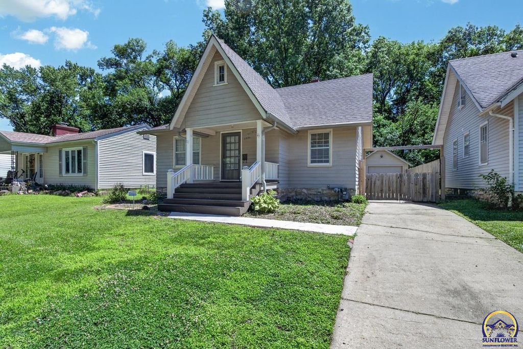 Apartment in Topeka, Washburn Place, Shawnee - View 2