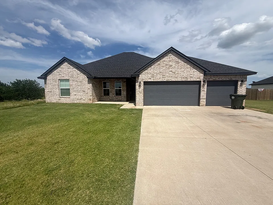9544 Monterey Dr