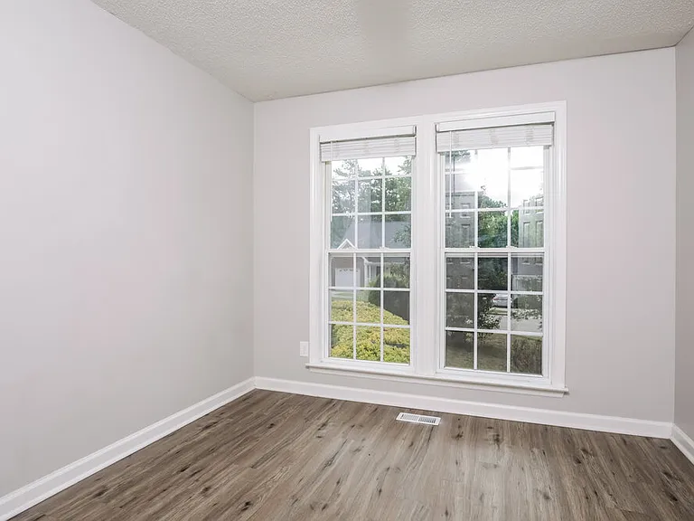 203 Zircon Ln — Photo 12