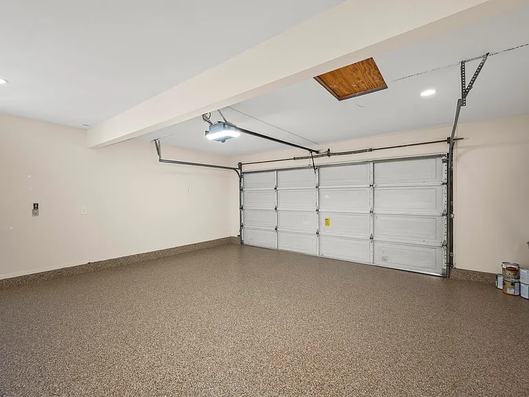 9433 Geranium Cir — Photo 39