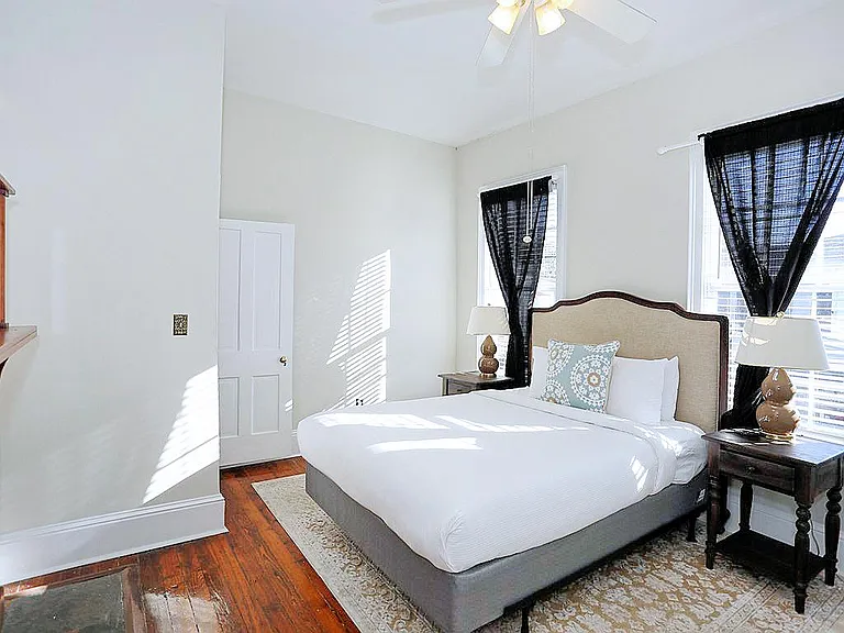 415 E Gordon St — Photo 31
