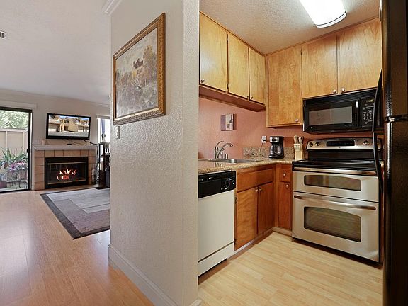3rd image of 5601 Walnut Ave APT 6