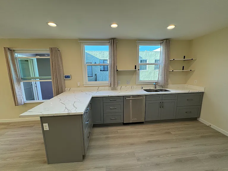 824 30th Ave — Photo 3