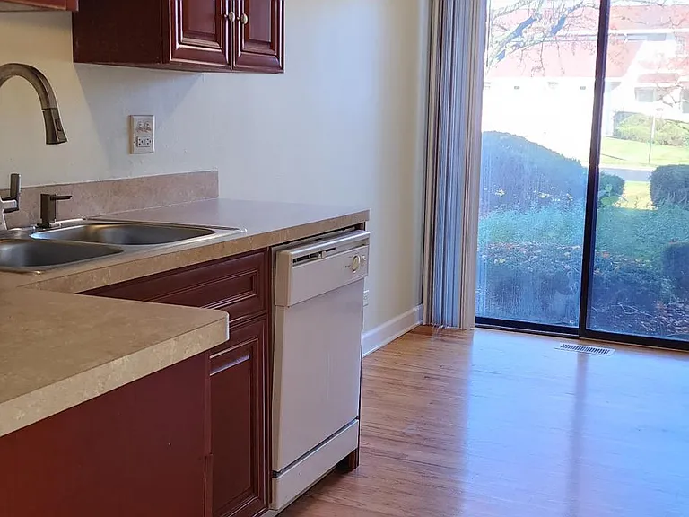 1188 Leicester Ct — Photo 7