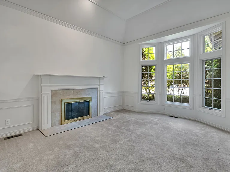16323 NE 50th Way — Photo 8