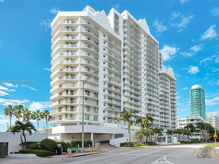 5900 Collins Ave #408 — Photo 35