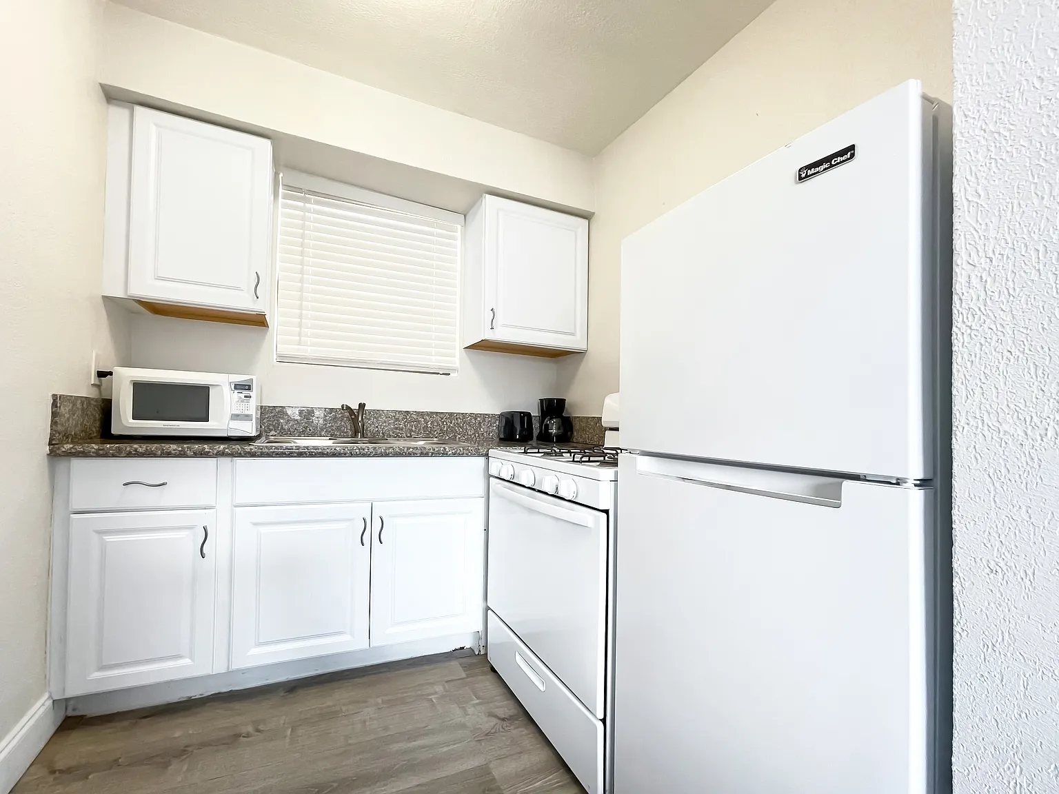 2115 N Ocean Dr — Photo 3