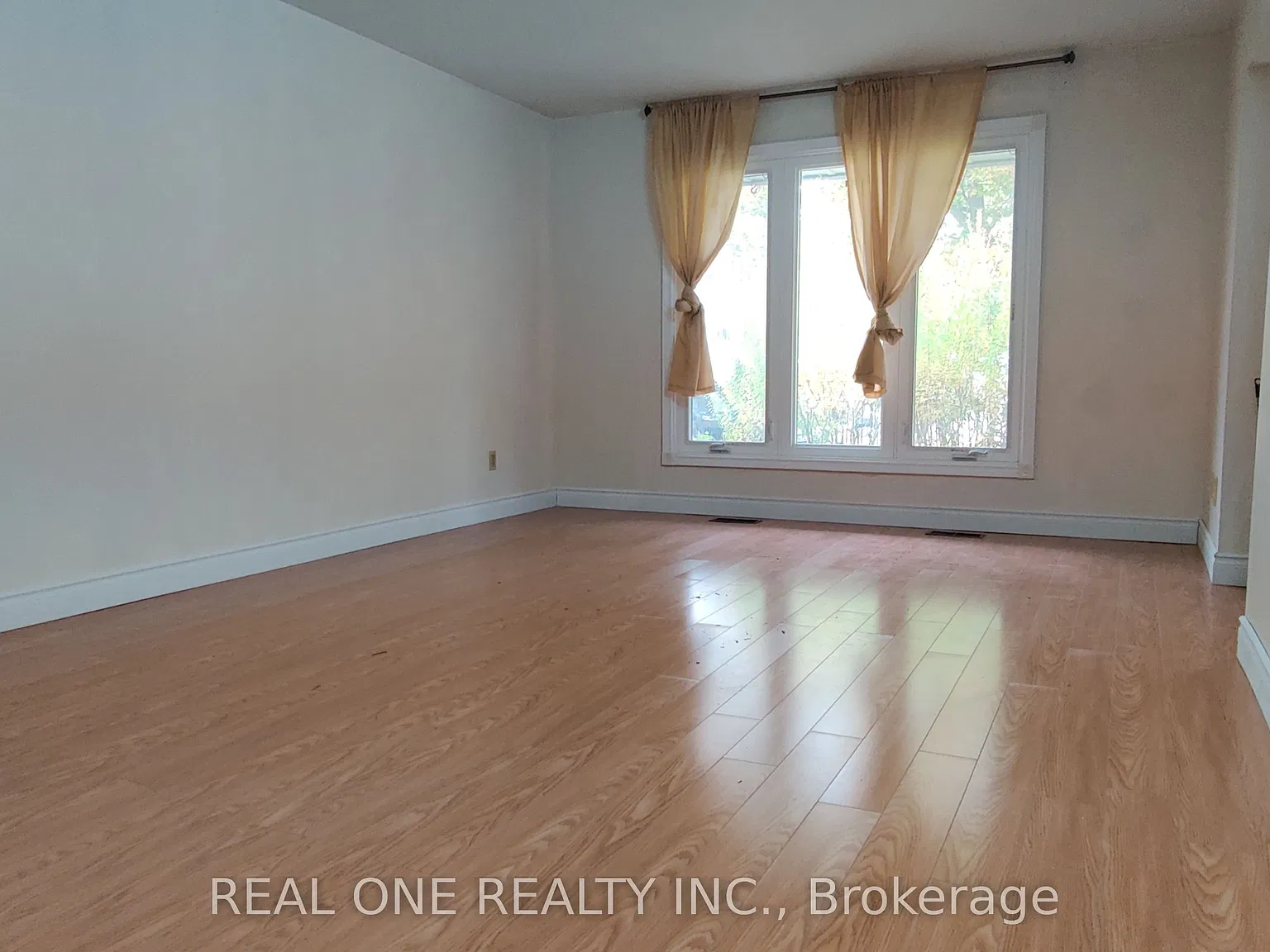 3 bed, $3,190 — Photo 3