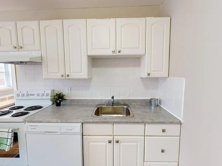 217 Laurier Ave E #6 — Photo 10