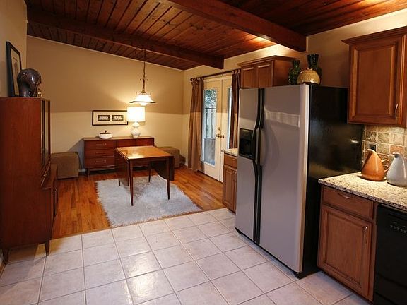 3rd image of 3519 Beachhill Dr