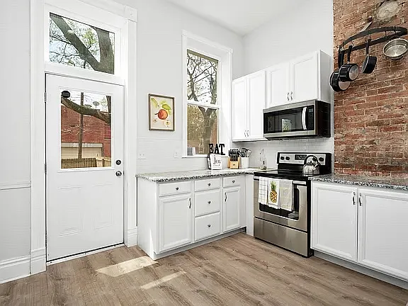 4 bed, 2425 sqft, $6,000 — Photo 3