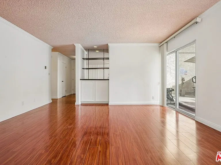 530 S Barrington Ave #110 — Photo 10