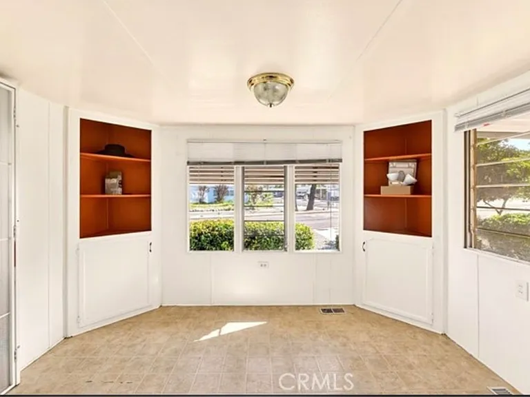 893 S Palm Ave — Photo 3