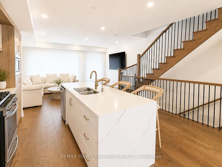 39 Persica St — Photo 4