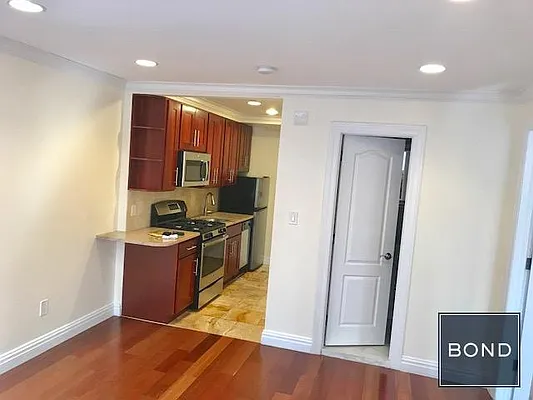 Rented by Bond New York | media 18