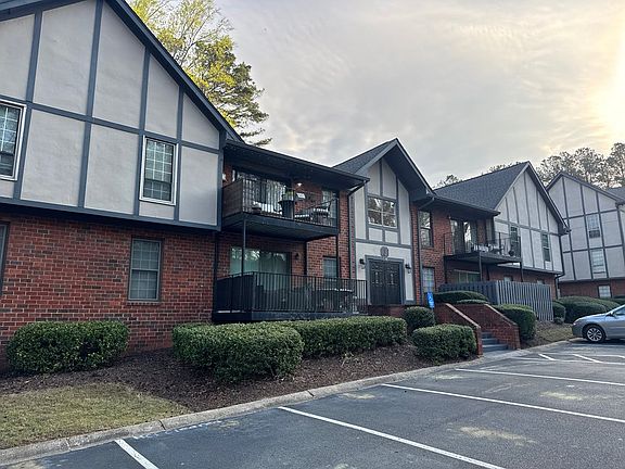 3rd image of 6851 Roswell Rd Unit J2