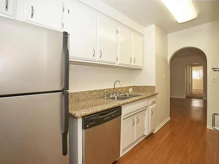 1833 Westholme Ave #207 — Photo 7