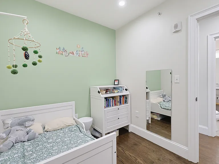 498 Sumner St #1 — Photo 17
