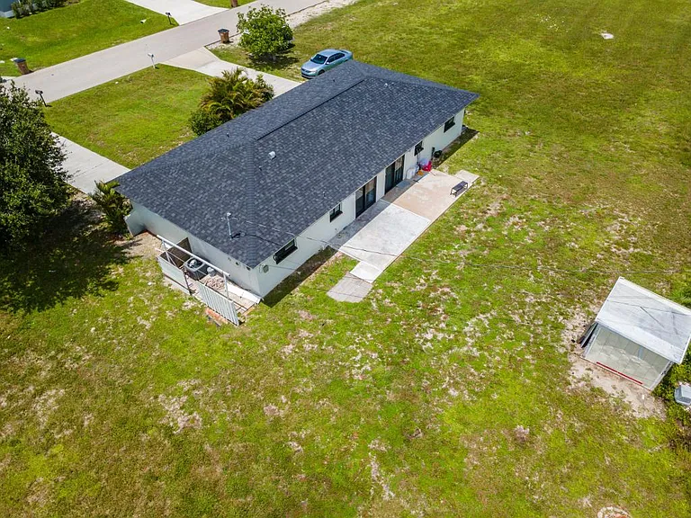 741 NE 7th Pl — Photo 12