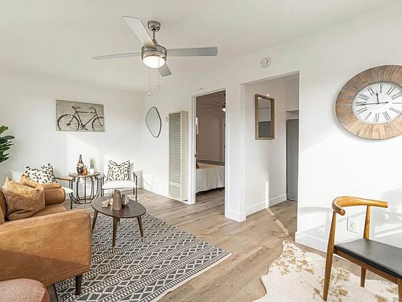 5th image of 807-809 Quail St #807