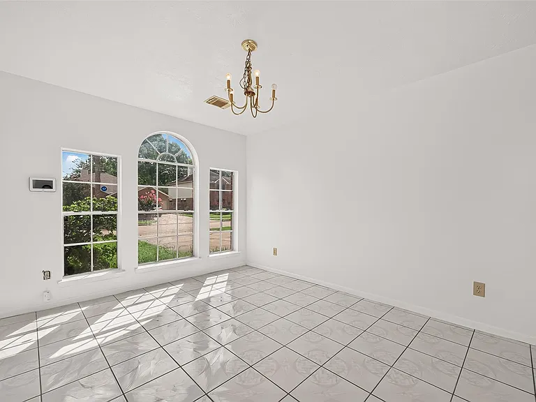8202 Worthington Dr — Photo 5