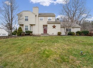 45 Knob Hill Rd, Hackettstown, NJ 07840