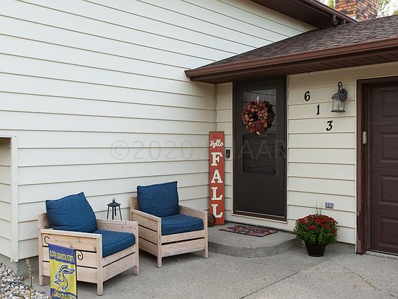 3rd image of 613 10th Ave E