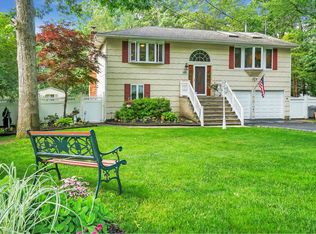 20 Lee St, Hauppauge, NY 11788