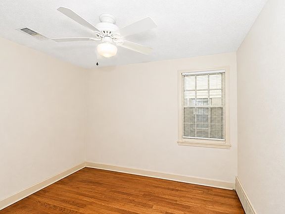 3rd image of 59 W Lafayette Cir