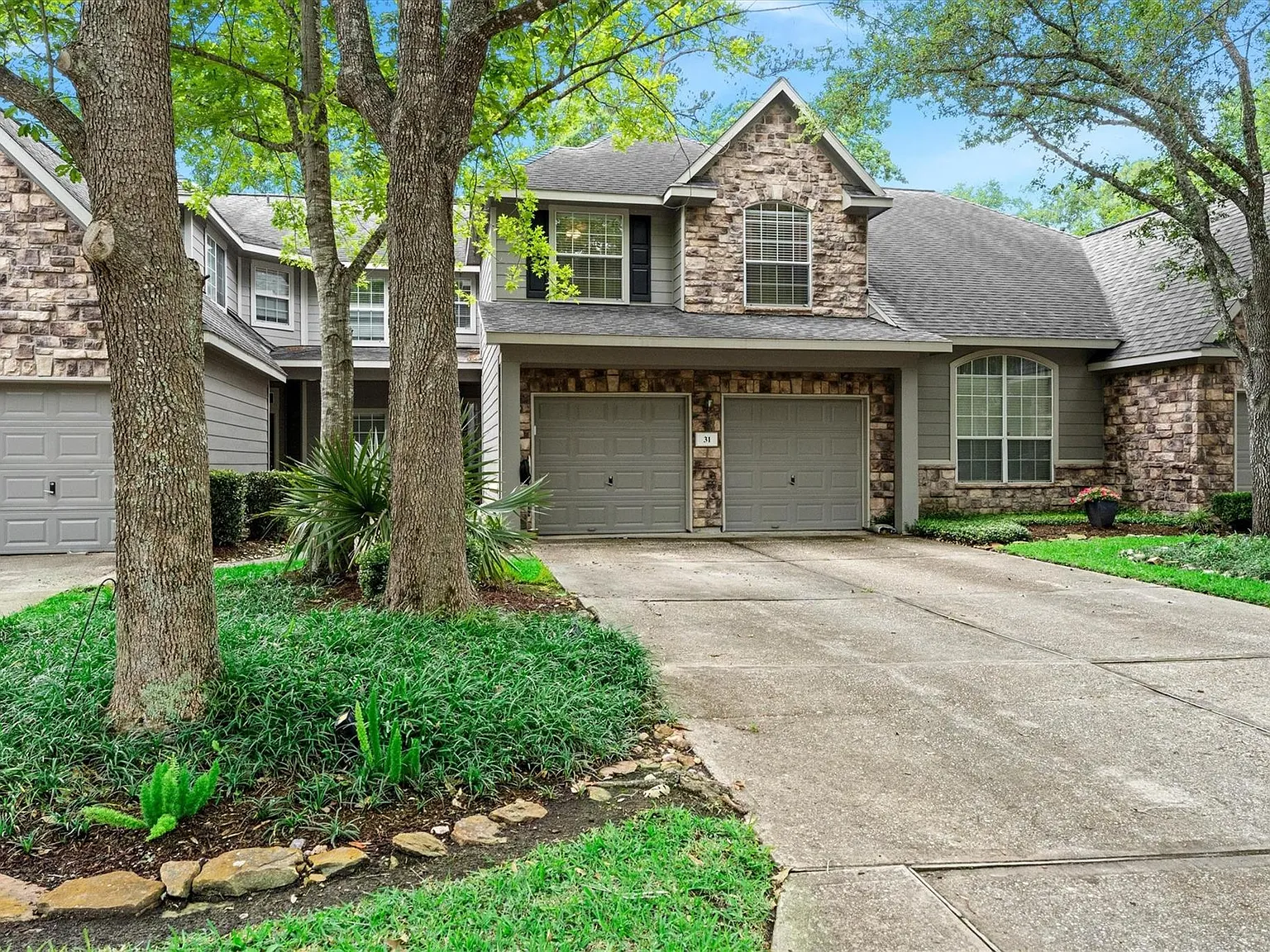 3 bed, 2.5 bath, 2065 sqft, $2,300 — Photo 3
