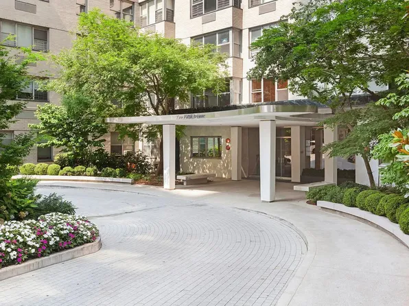 2 Fifth Avenue image 1 of 14