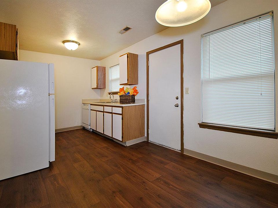 2nd image of 6043 Applegrove Ln #6043