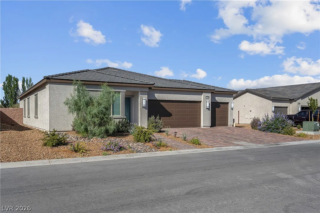 3 bed, 2.5 bath, 2042 sqft, $2,900 — Photo 2