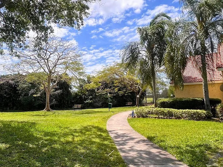 457 E Vista Isles Dr #2124 — Photo 9