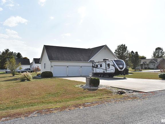 3rd image of 1701 S Crestwood Dr
