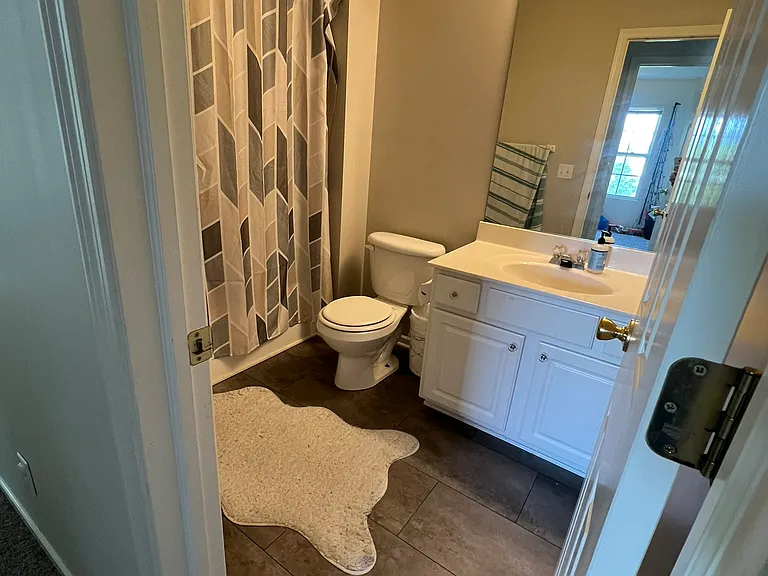 Main bathroom, full tub and shower