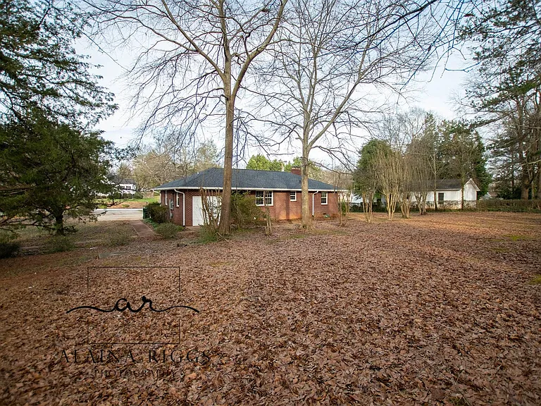 126 Vanderbilt Cir — Photo 29