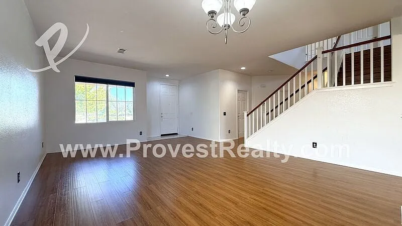 5 bed, 2.5 bath, 3317 sqft, $3,500 — Photo 4