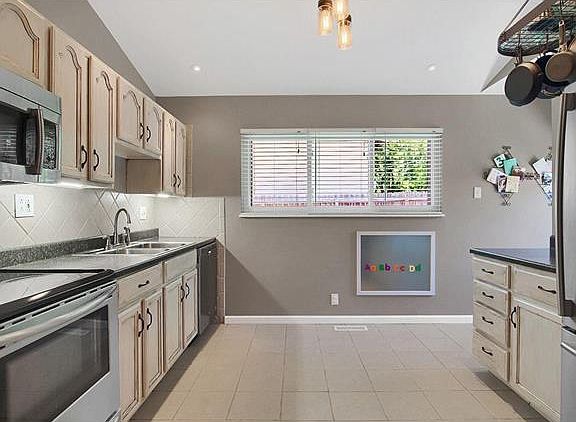 5th image of 325 Waterford Dr