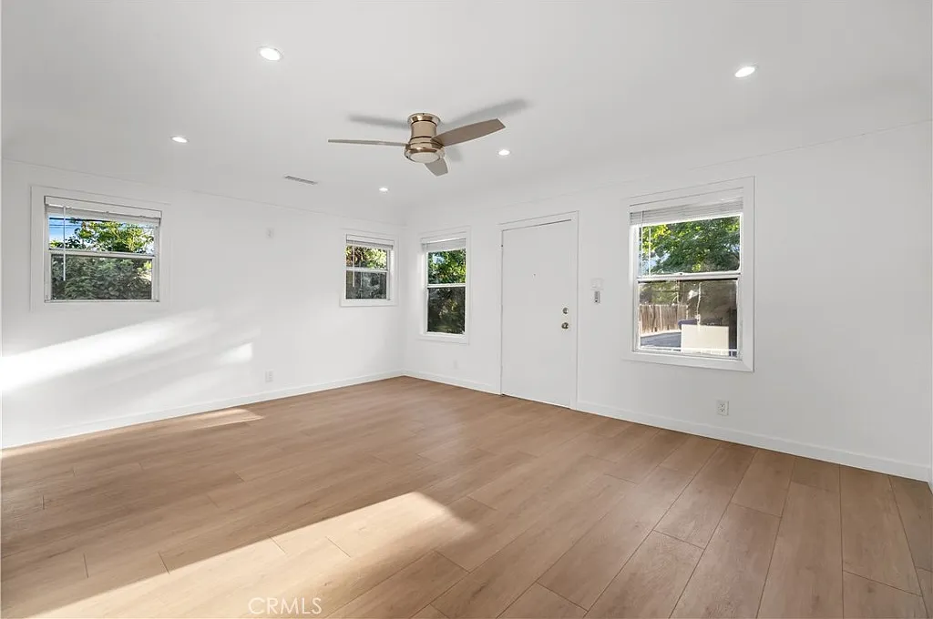 2 bed, 1100 sqft, $2,745 — Photo 3