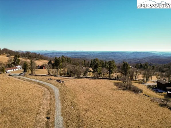 2027 Green Hill Road, Blowing Rock, NC 28605