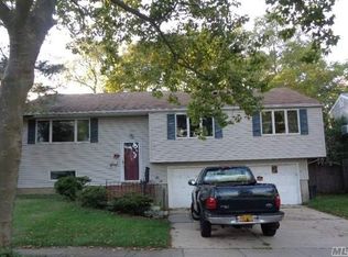 60 Ripley Dr, Northport, NY 11768