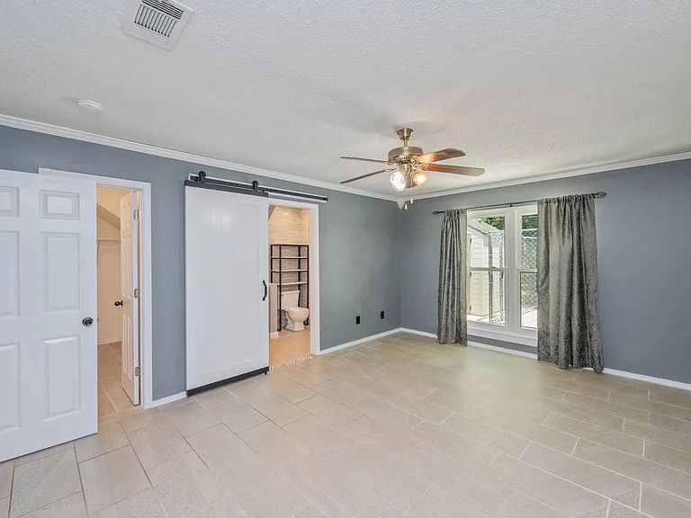804 Sparkleberry Cv — Photo 15