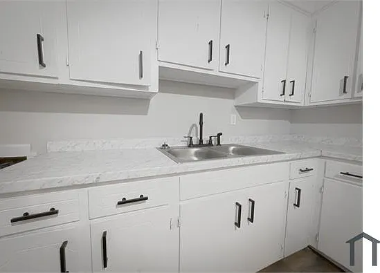 1533 N Avalon Cir #B — Photo 5
