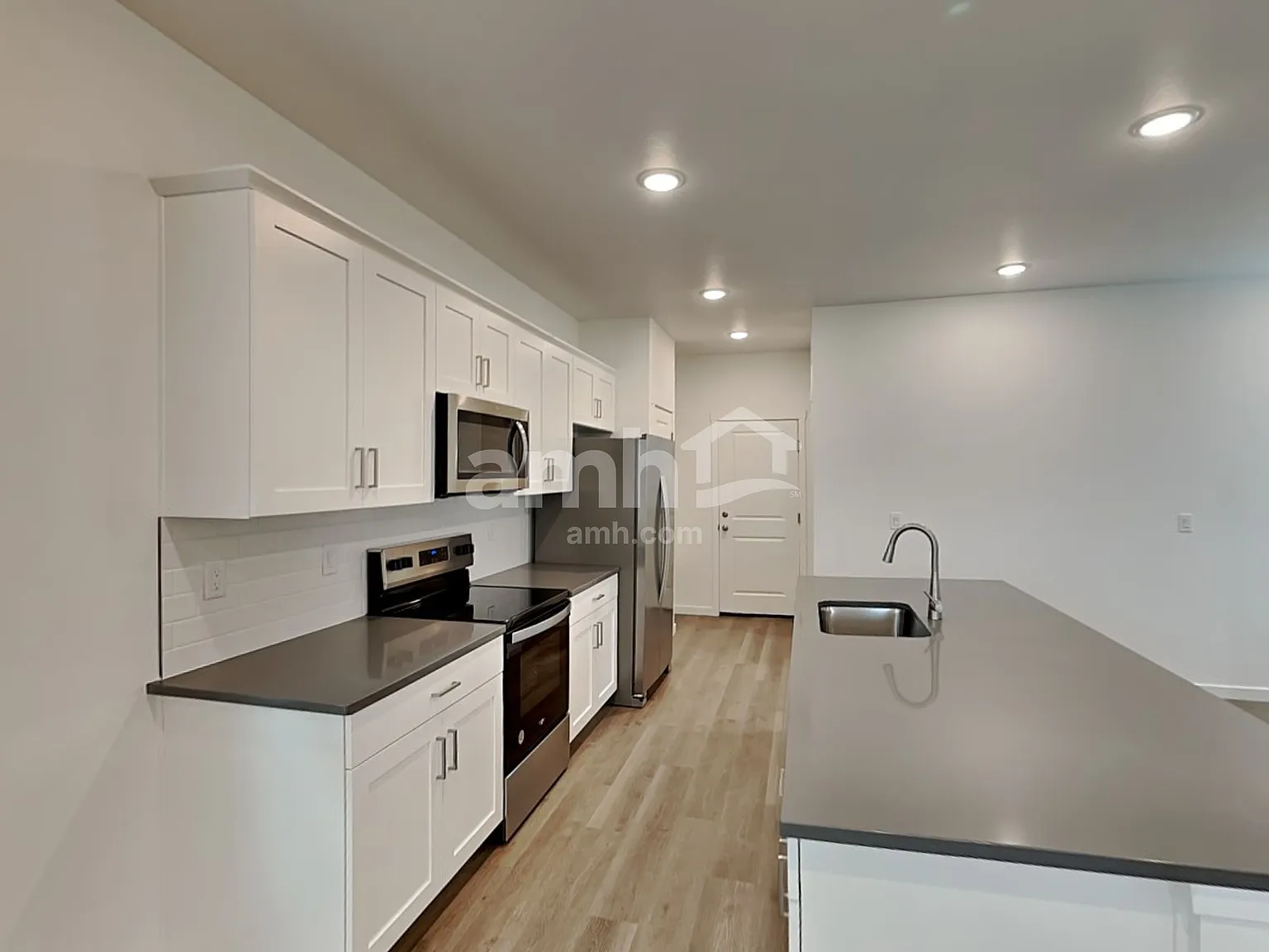 4 bed, 3.5 bath, 2837 sqft, $3,320 — Photo 3