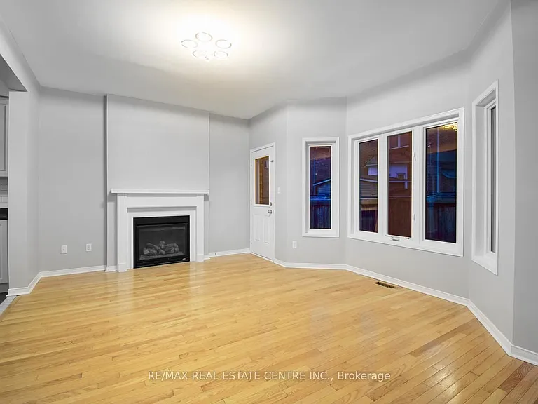 112 Commodore Dr — Photo 13
