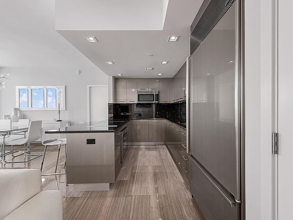 4th image of 6899 Collins Ave Unit 2303