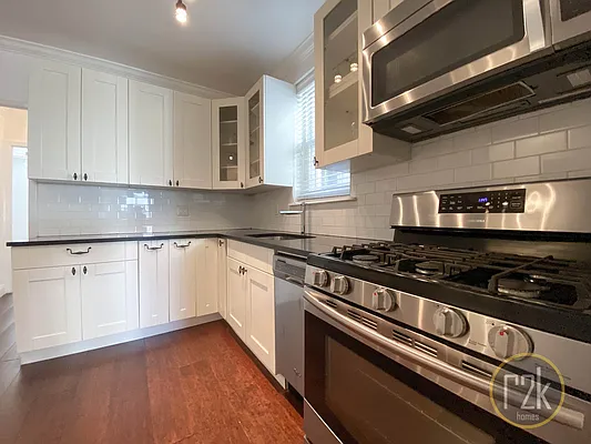 Rented by Realty 2000 Corp | media 2