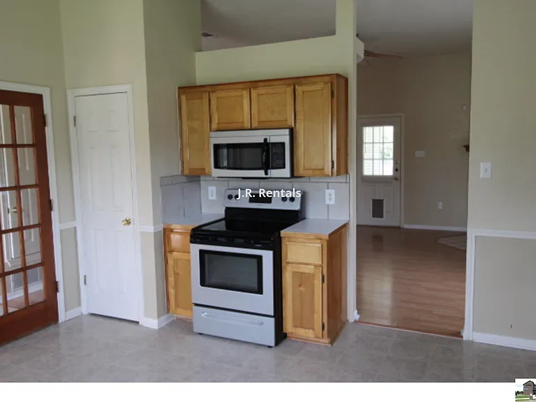 1506 Creek St — Photo 92