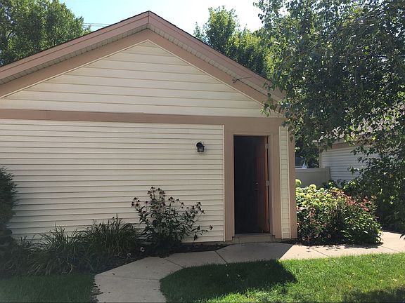 5th image of 4732 Humboldt Ave N